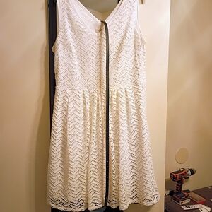 Chic White Sleeveless Midi Dress